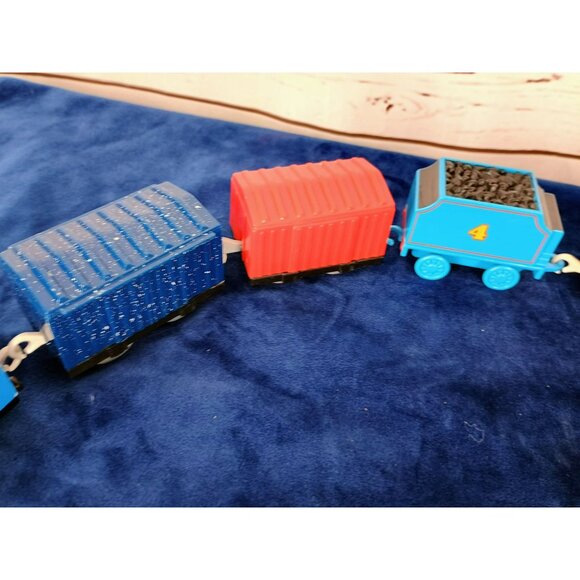 Thomas Train Sodor Fireworks Train Set With 4 Colorful Cars - Picture 7 of 8
